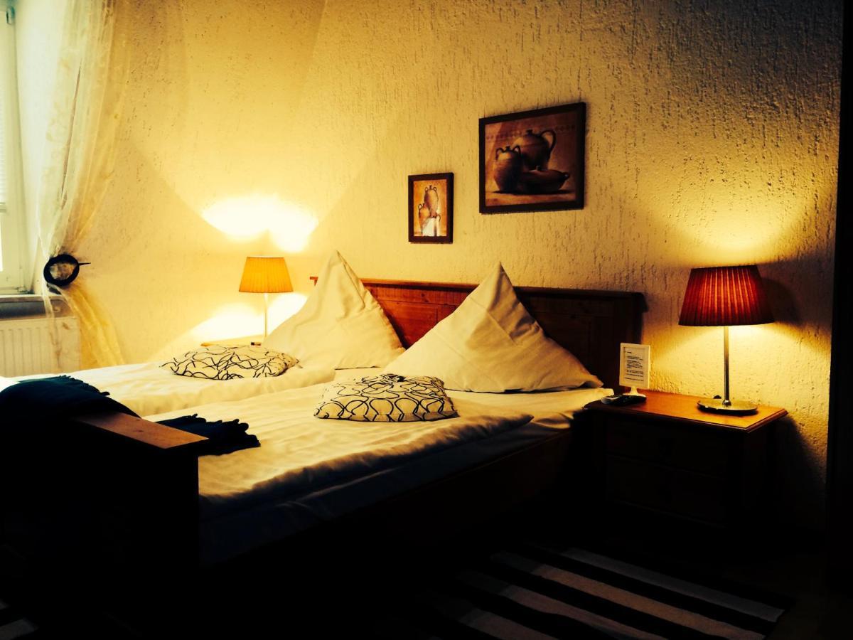 Zu Den Linden - Radebeul Pension Mit Restaurant Kültér fotó